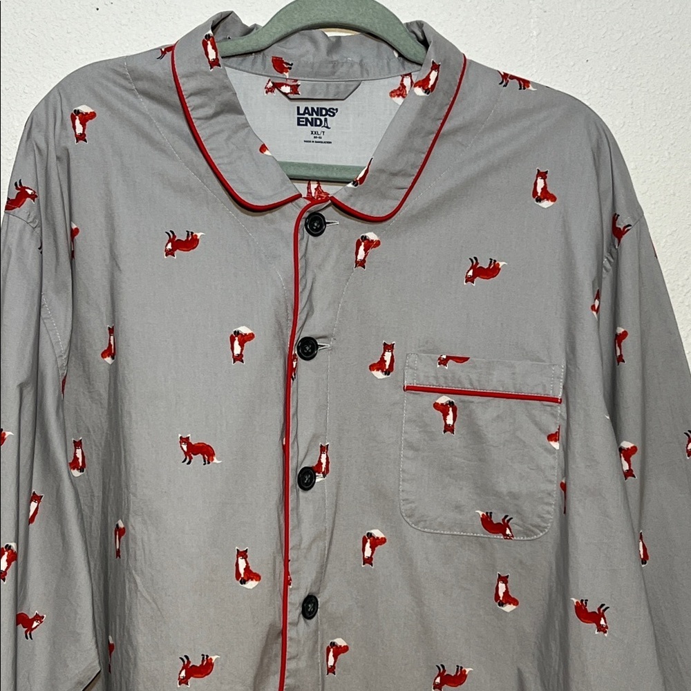 Lands End Grey With Fox Print Button Up Pajama Top
Size XXL